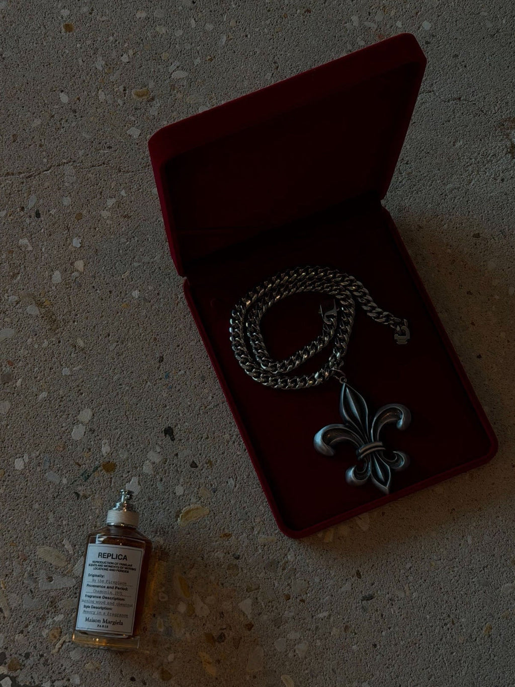 “Maison” Chain
